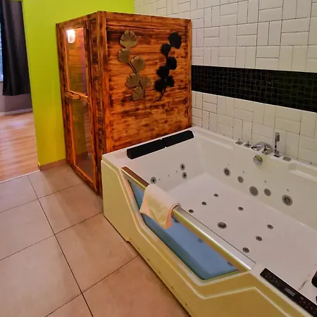 Toskania No.4 Jacuzzi & Sauna דירה *
